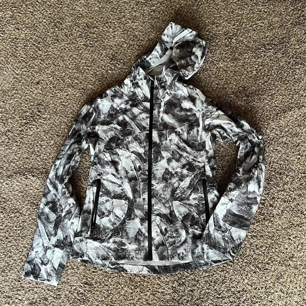Lululemon Women’s 6 Break A Trail Jacket Water Resistant Wind Proof‎